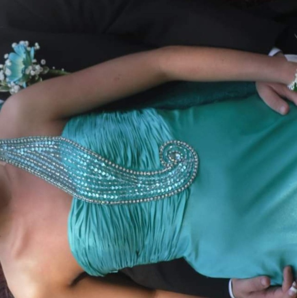 Prom gown - Picture 5 of 5